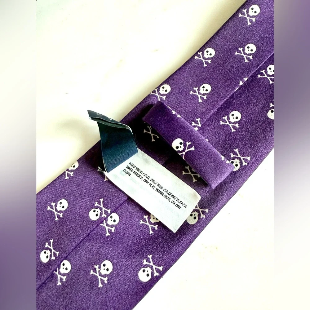 GAP Kids Boys Tie Purple Skull and Crossbones Tie Halloween 👻 Formal Dress Tie